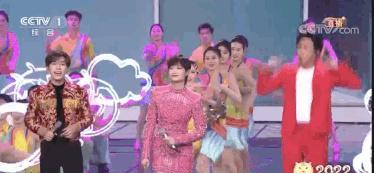 邓超|邓超春晚究竟有多欢乐？易烊千玺李宇春邓超同一个舞台两个世界