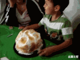 “进公司第一天,开饭半小时,没人动筷子!”