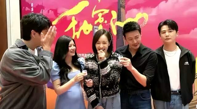 陈妍希|陈妍希新戏杀青胖了一圈,腹部明显隆起,怀二胎还是单纯发福?