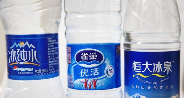又一矿泉水“大王”惨遭滑铁卢:花60亿打广告亏40亿,无奈溃败!