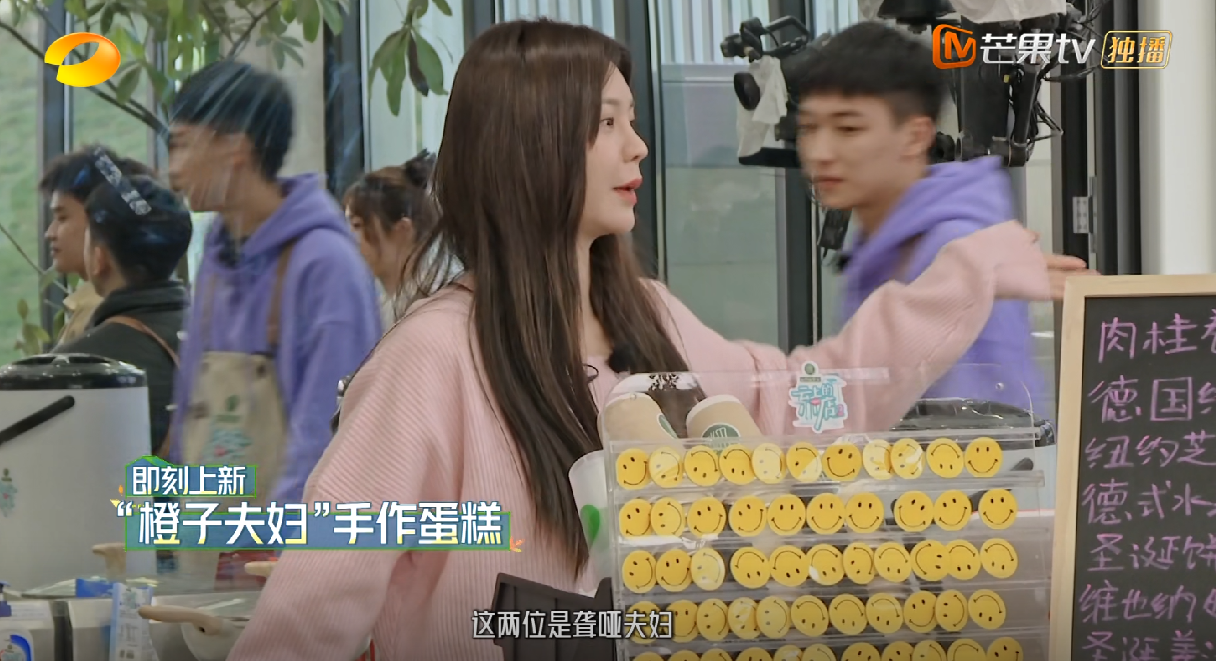 汪涵|汪涵帮听障人士找工作,张含韵为交流学手语,这档综艺来真的