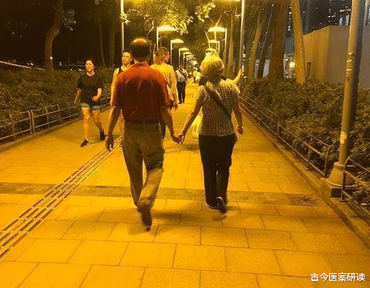 痛风|睡前做好3件事,是降尿酸的“黄金期”,痛风离你越来越远