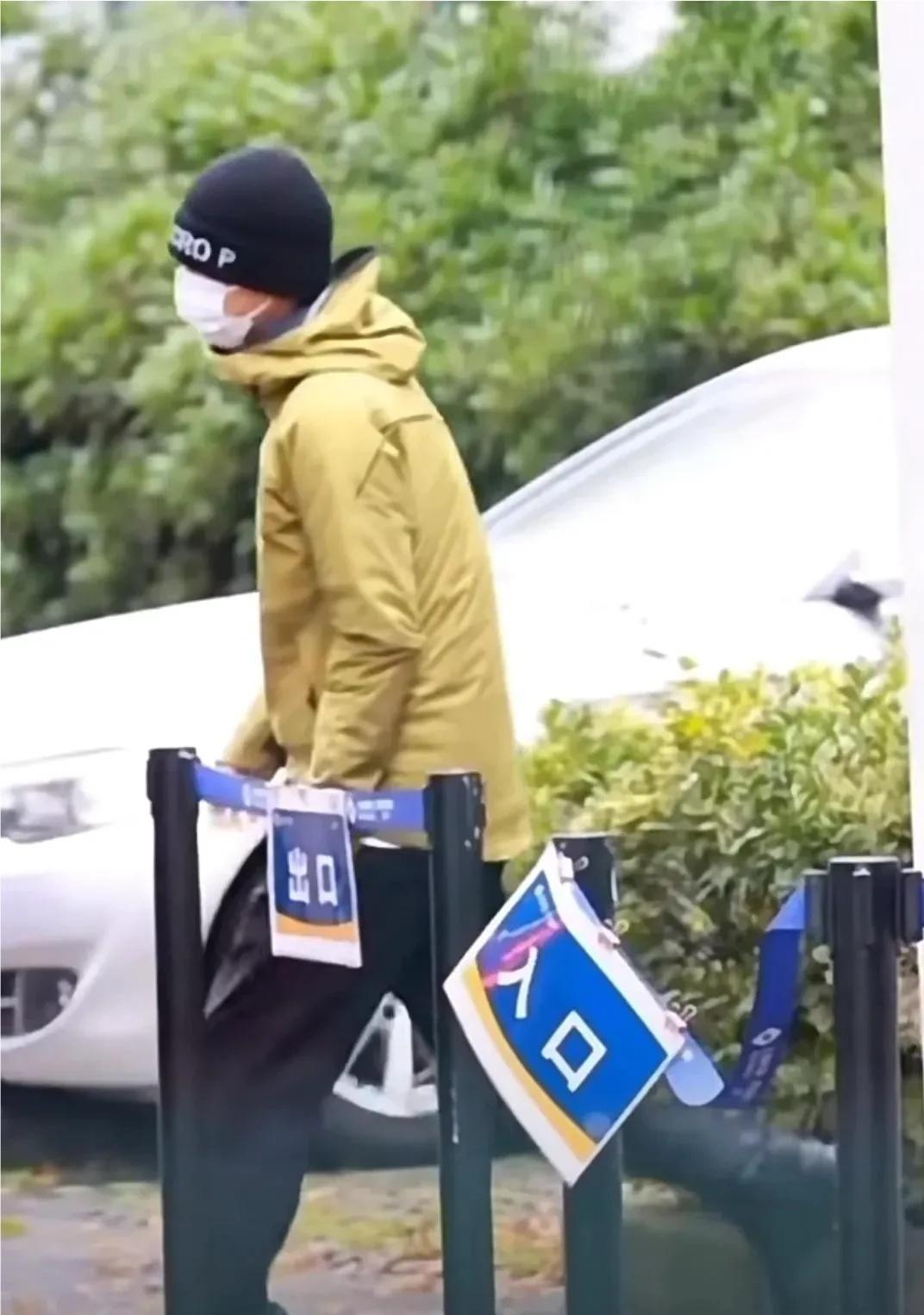 王一博|王一博参加戏剧节看《狐狸天使》,粉丝却在辱骂无关人等太可笑!