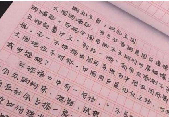考试|高中女生自创字体风靡网络，学生们争相模仿，字体圆润可爱