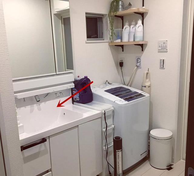 阳台空出来休闲,卫生间门口安排洗衣房,1m宽过道就能派上用场