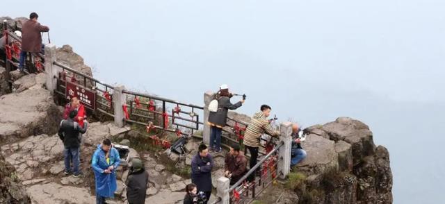 九寨沟|历代信徒，从峨眉金顶扔下的大量金银还在吗？揭秘崖下诡秘世界