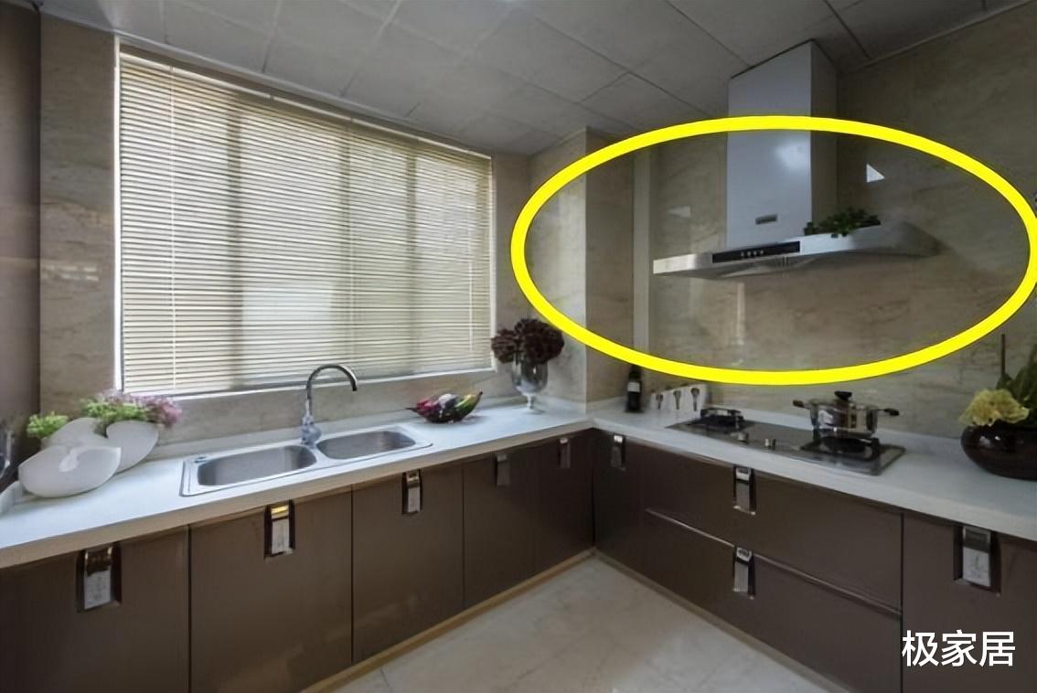 用油烟机时,到底用不用开窗?很多人不懂,难怪厨房油腻腻的