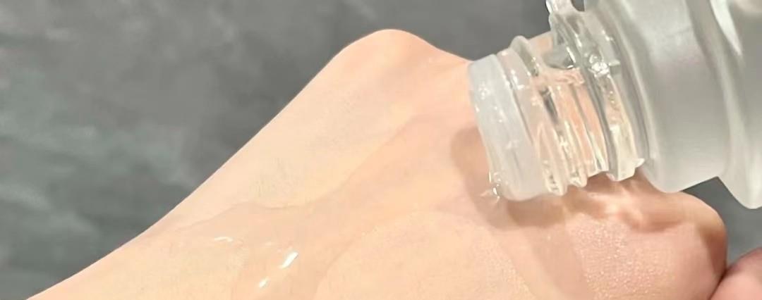 爽肤水 吃土也要买的5款“爽肤水”，收缩毛孔、调理肌肤，保湿更嫩肤