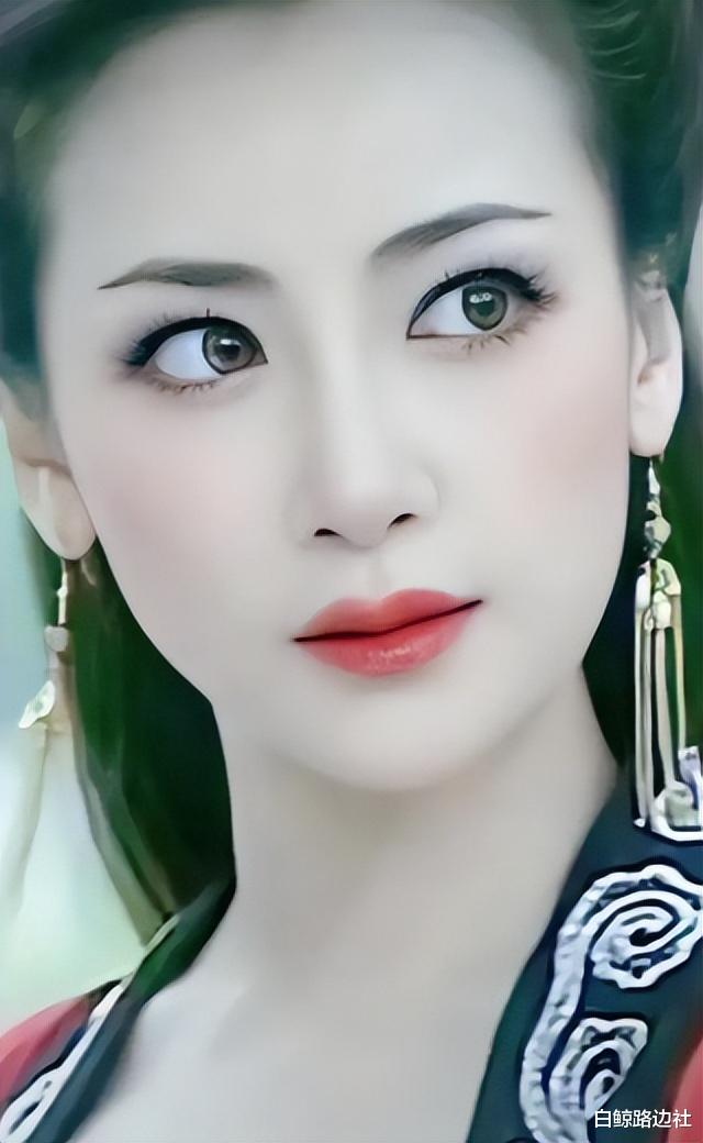 陈紫函|47岁陈紫函近照曝光！细腰长腿大秀事业线，嫁鲜肉老公被宠成公主