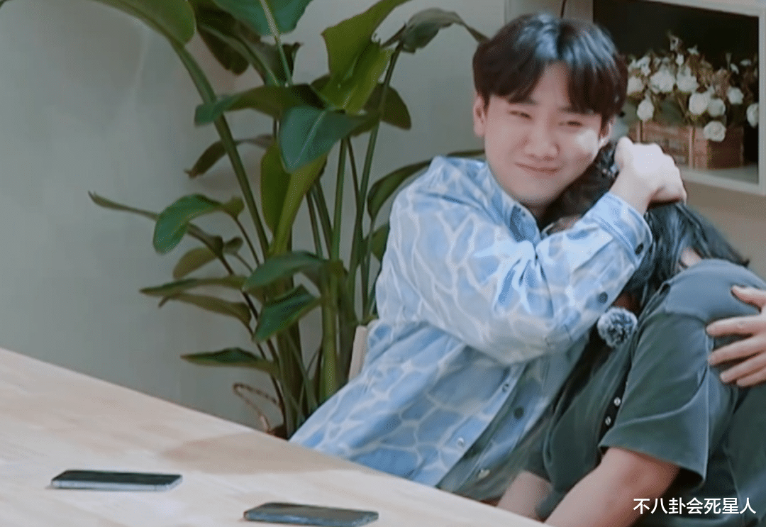 宋丹丹|自扇耳光、倚老卖老、反驳前辈,今年最“火爆”的综艺终于出现了