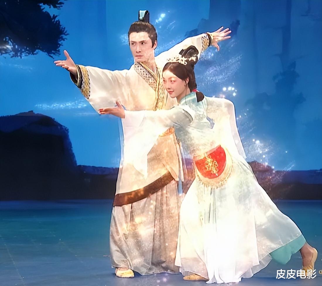 霍思燕|李一桐的旗袍，霍思燕的连衣裙，这场晚会，不止女星让人一眼万年