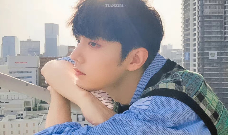 肖战|肖战库存照背后的故事,这一天对粉丝特殊,又是温暖和治愈的开始