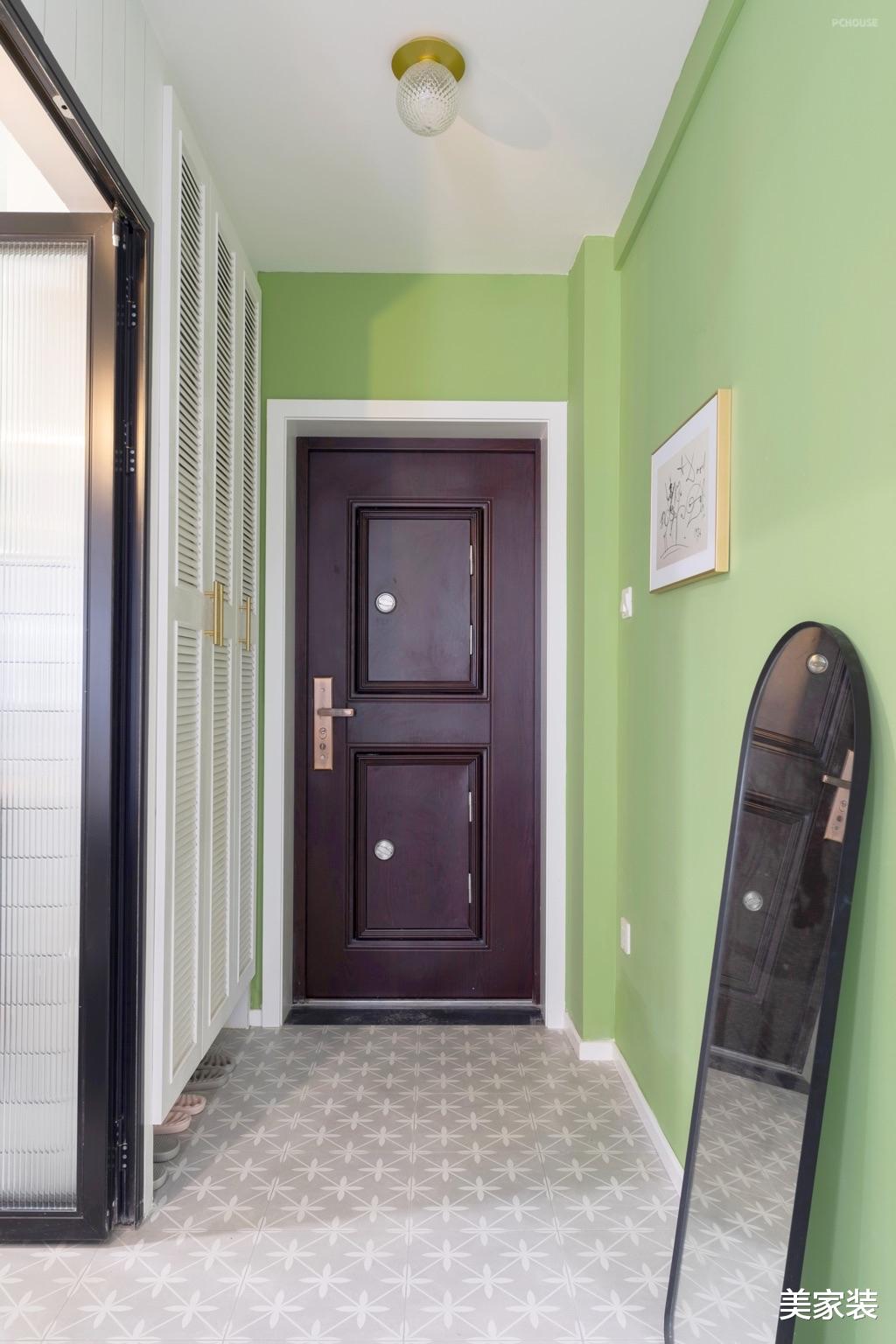 在墙上开个“洞”变出餐厅，榨干45平方所有方寸，想法好独特