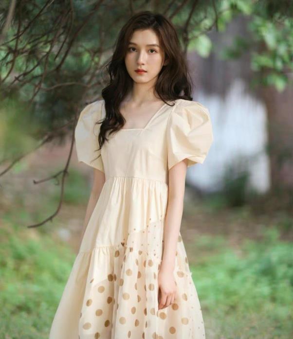 陈思诚|疑陈思诚新女友身份曝光,女方肤白大长腿,年龄相差21岁