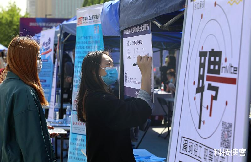 佳能|继佳能后，国内又出现一个良心企业，给离职员工发6888春节红包