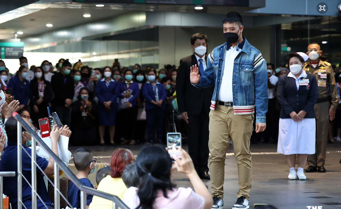 姐姐|提帮功避开爸爸缺点长，浓眉大眼像西拉米，探望姐姐变粉丝见面会