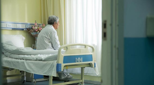 哥哥大学毕业后不和家人联系,回家探亲时,竟被弟弟起诉索要35万