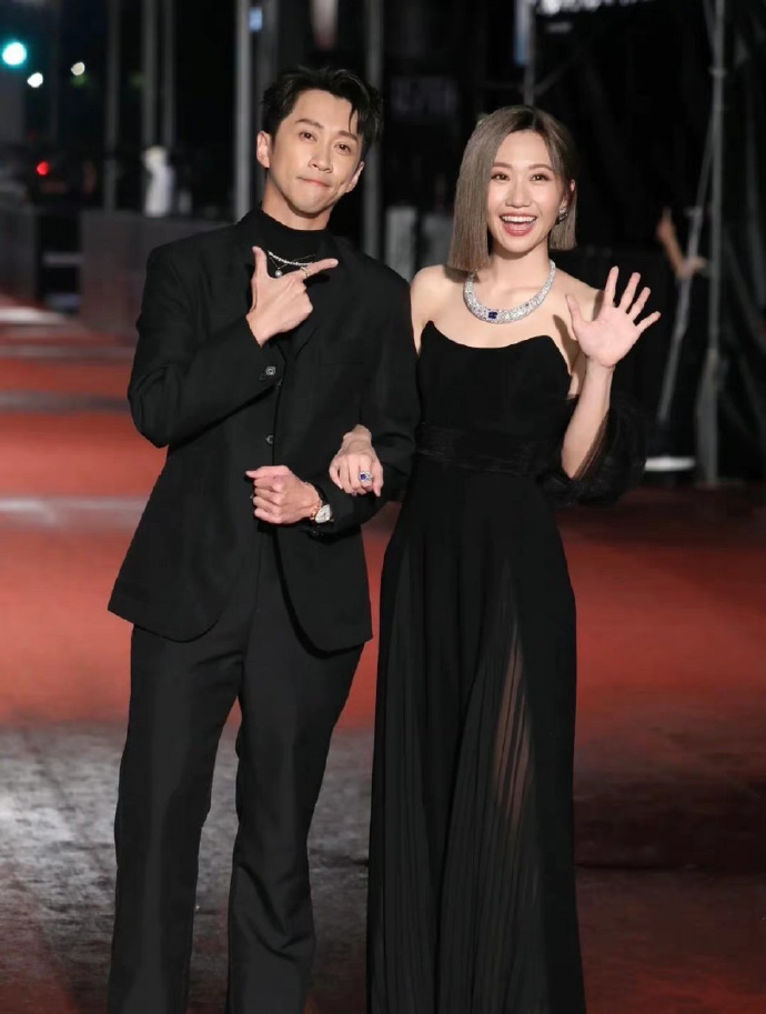 小S|小S红毯造型翻车,和模特对比像买家秀,曾宝仪黄子佼一言难尽