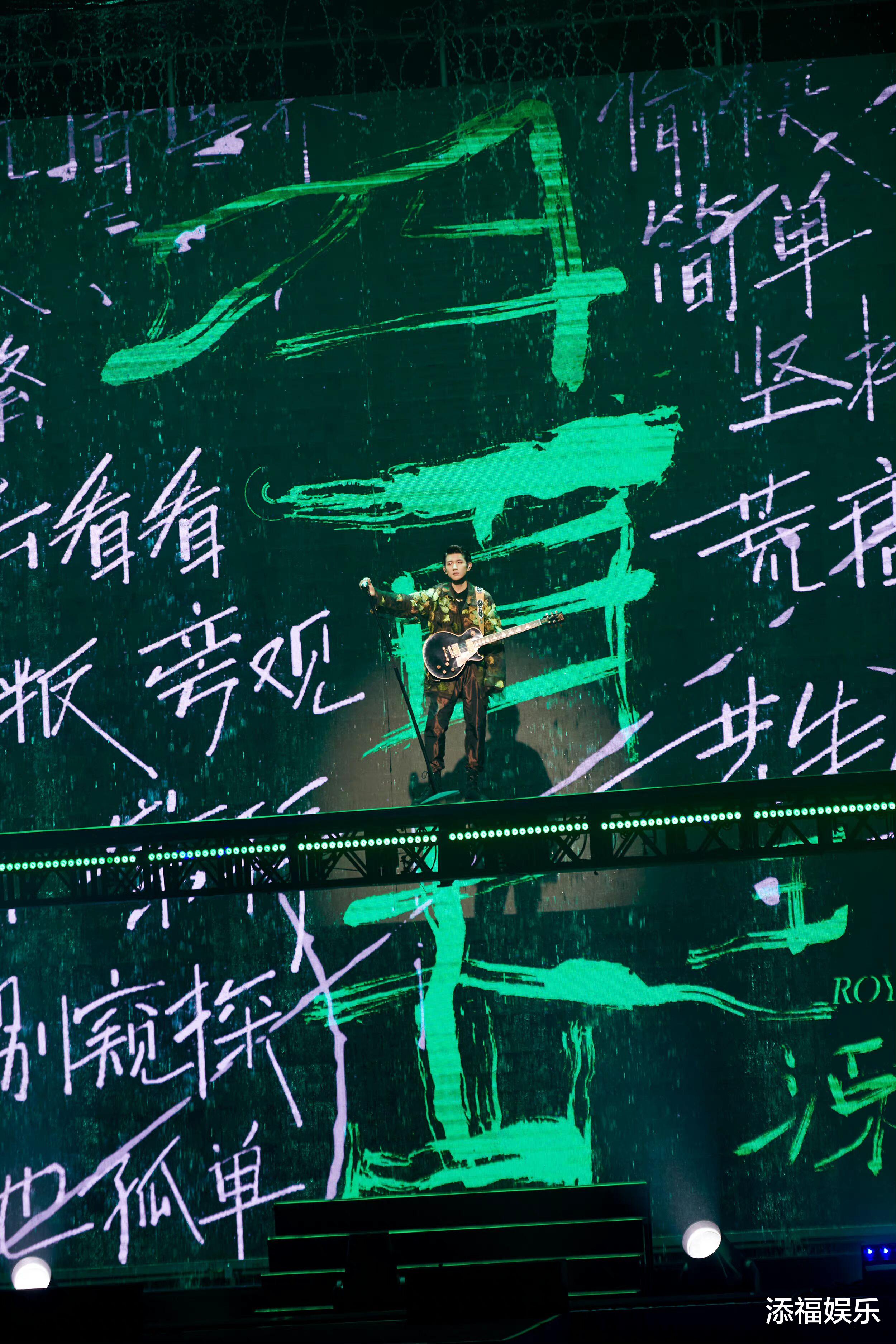 王源|品牌蹭热度反被打脸,王源所有吉他价值昂贵且意义非凡