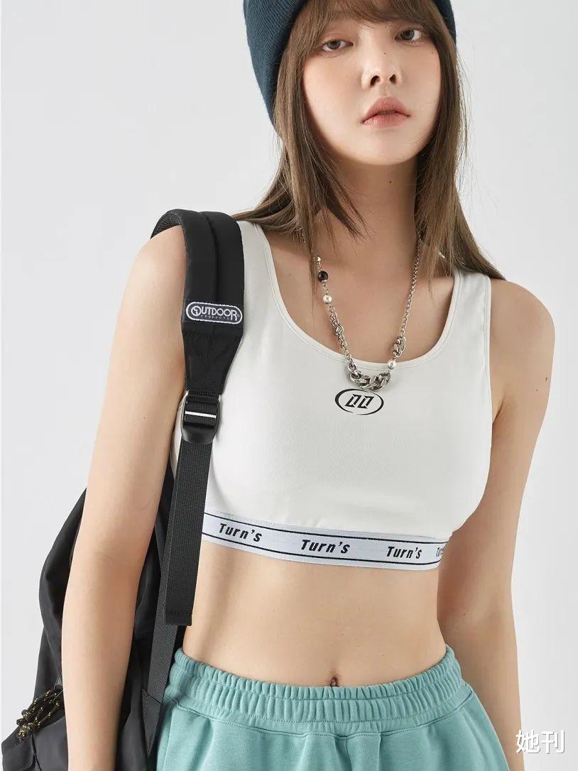 台下天仙，台上葫芦娃，她是得罪「浪姐」造型师了吗？