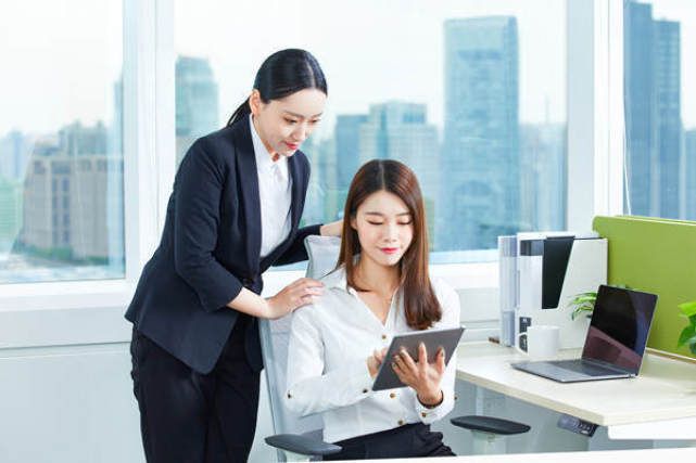 |为什么在职场中，人们总是对老实人带有偏见？