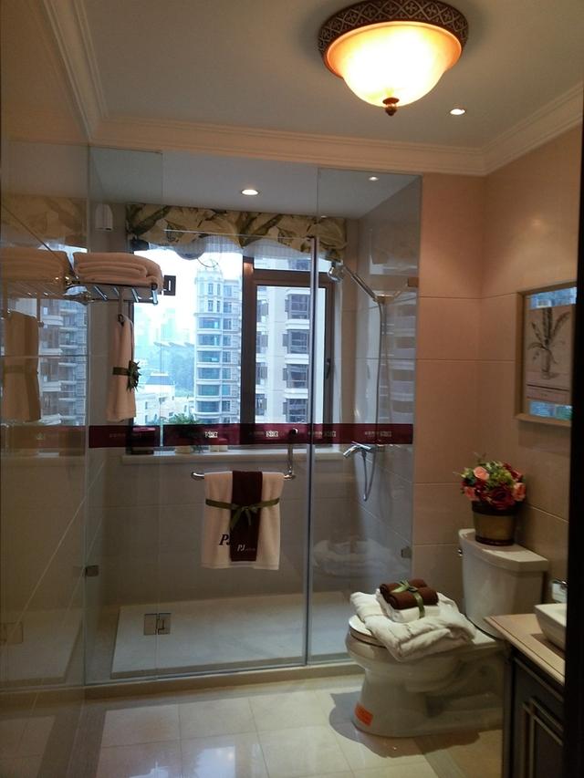 美式风格的样板间，装修设计超漂亮奢华，以后买房照着装准没错