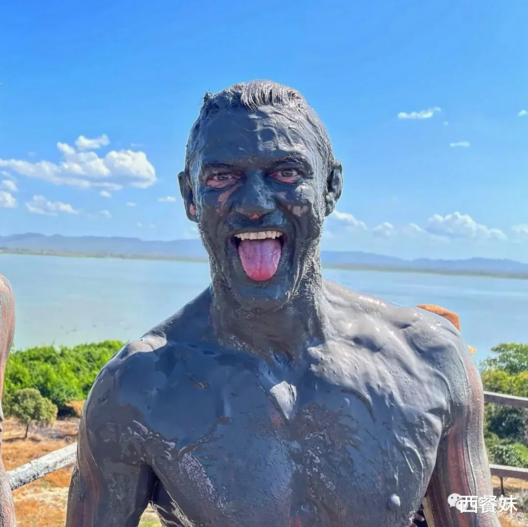 好莱坞|好莱坞男星竟网上大方晒大小 引粉丝疯狂! 他疯了? !