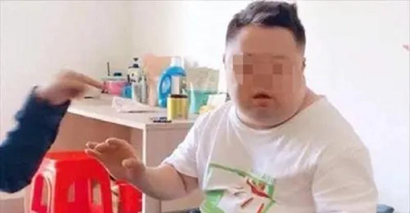 2017年,广东83岁老妇毒杀小儿子后被捕判刑,现场的人却为她求情