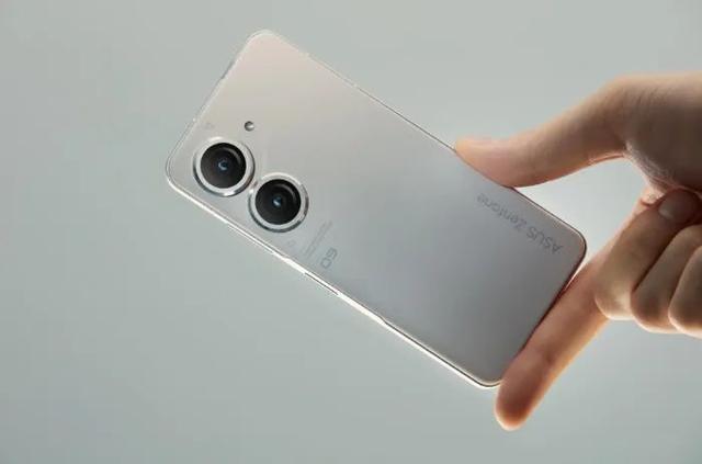 华硕zenfone|华硕Zenfone9小屏旗舰手机已发布 搭载骁龙Gen8+1