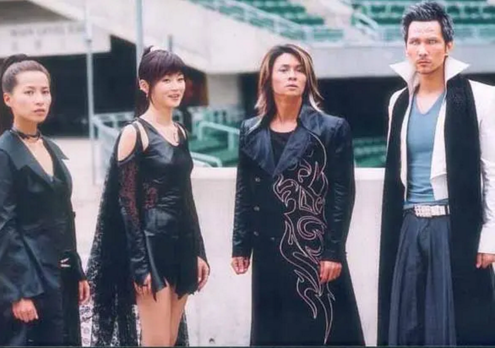 万绮雯|“香江第一美腿”恋爱7天闪婚，这场豪赌她赌赢了？