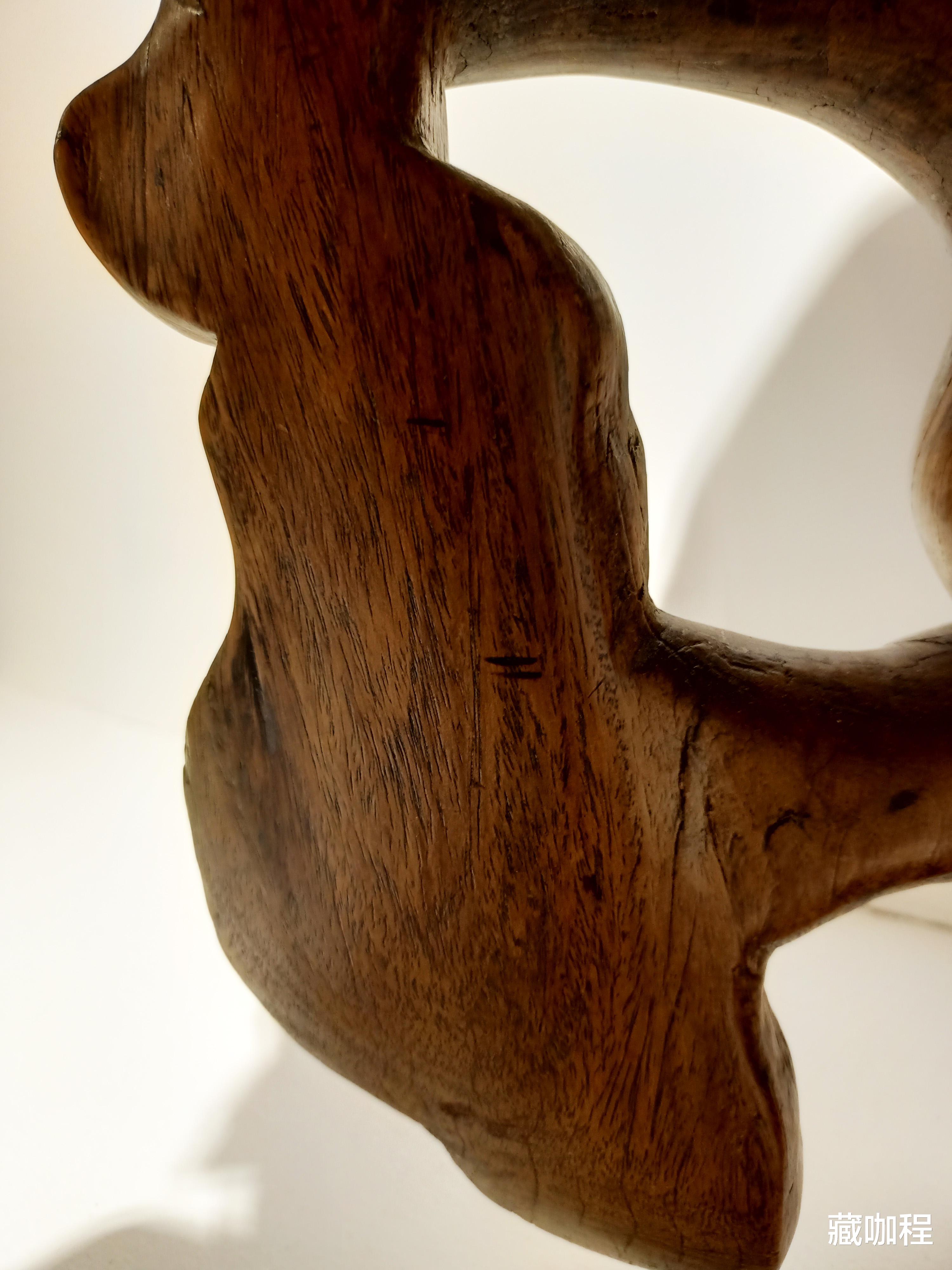 |色泽金黄、油润细腻,随形几黄花梨特征具足