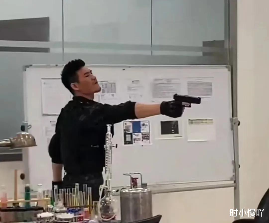 高启|演员谢孟伟对《狂飙》中的角色高启强评头论足，表示如果《狂飙2》让我演得更好