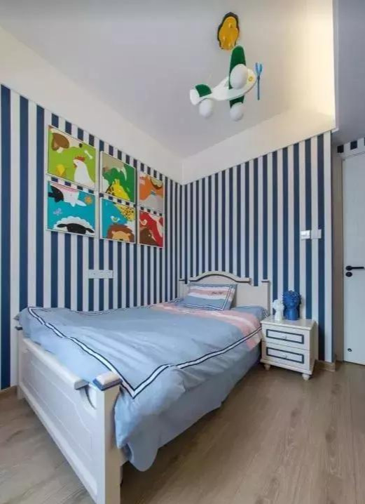 老公坚持让木工打沙发,头顶设一排柜子!太聪明了,忍不住晒晒