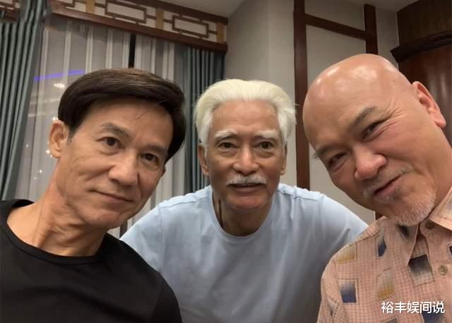 唐文龙|众多港星内地聚餐!钱小豪师父罕有现身,63岁“穆念慈”仍显冻龄