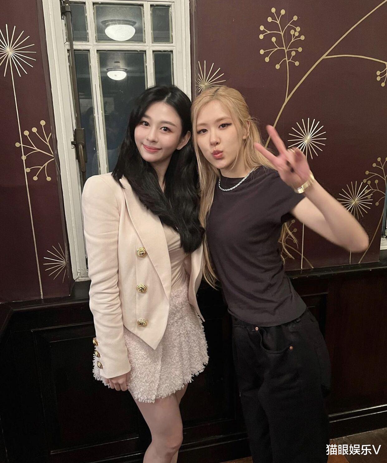 沈月|邱淑贞女儿沈月近照曝光,与朴彩英合照颜值高,两美女合照太养眼