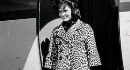 杰奎琳|杰奎琳:20多岁嫁给肯尼迪,30多岁就遭嫌弃,拿着几千万优雅转身