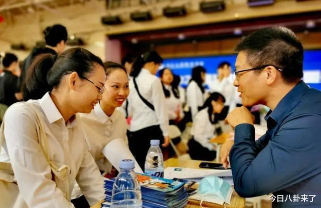 招聘|英语好的同学注意，中国航空集团发布招聘，36万的年薪等着你