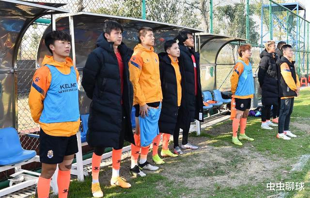 国足|靠一群孩子夺冠？国足夺亚洲杯不是梦 U16小朋友征战职业联赛