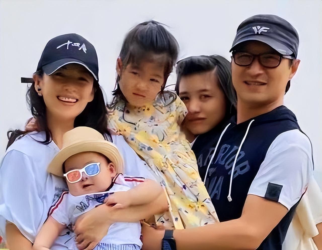 汪峰|马中赤兔，人中汪峰，51岁“被逼带货”14小时，家里的女人太费钱