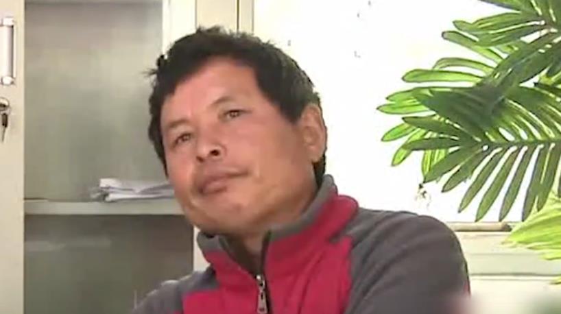 戏精老太太嫌弃儿媳妇,逼儿子和她离婚,被儿子打得满脸是血