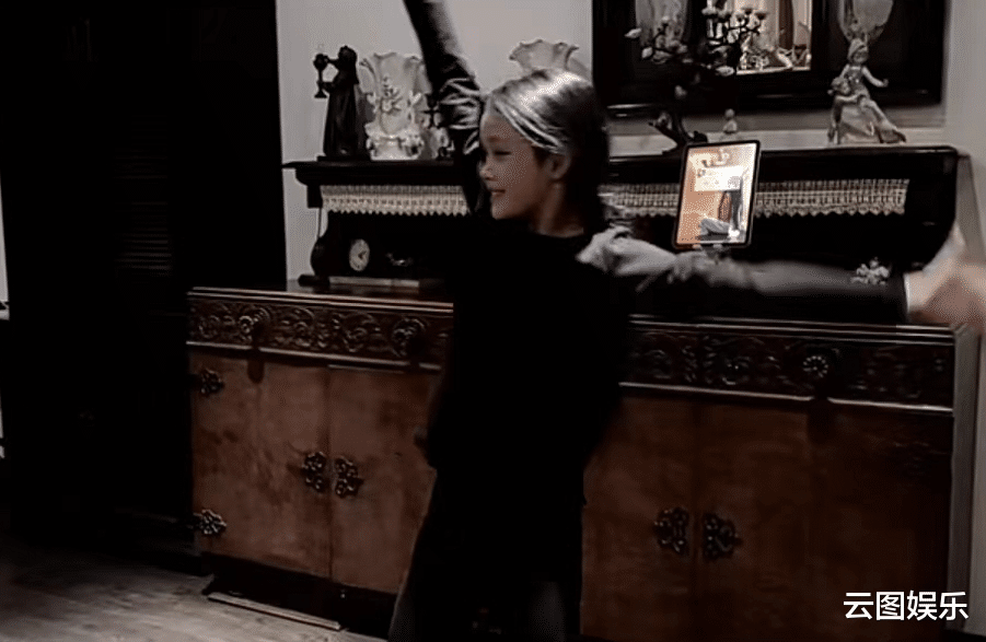 沈月|罗嘉良妻子罕晒娃！9岁女儿五官精致像爸爸，会骑马跳舞多才多艺