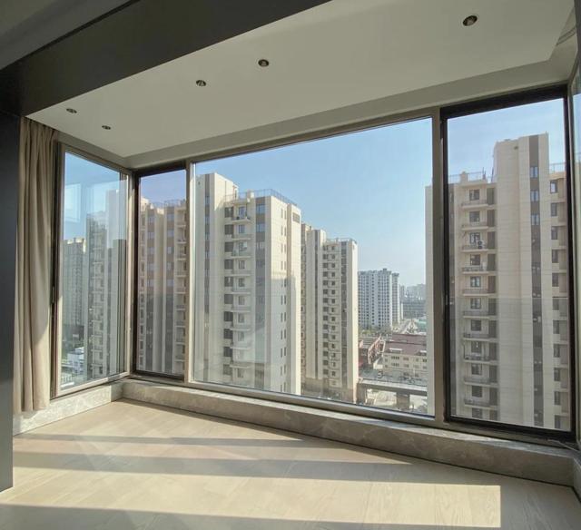 看了很多家庭的窗户，发现了窗户玻璃上的3个“通病”，太扎心了