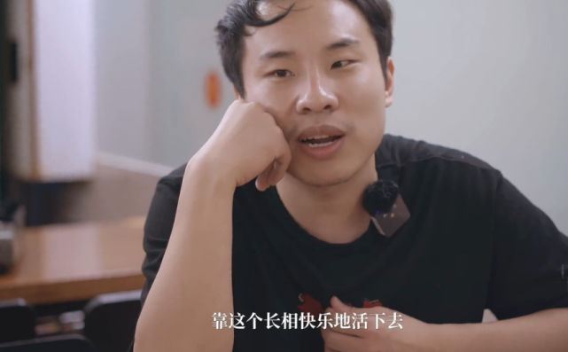 脱口秀大会5|《脱口秀大会5》不好笑了?呼兰一针见血:表演没有跟上人的生活!