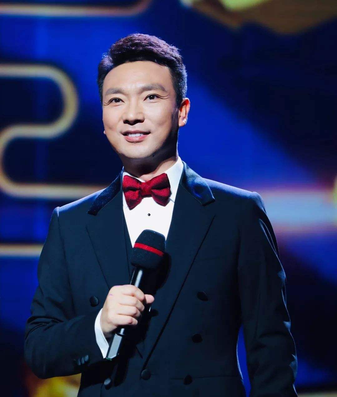 跨年晚会|康辉首登《朗读者》,忠和孝该如何抉择?