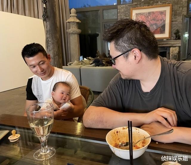 朱珠|朱珠8个月女儿开口叫爸爸，奶声奶气萌翻，王昀佳感动得快哭了