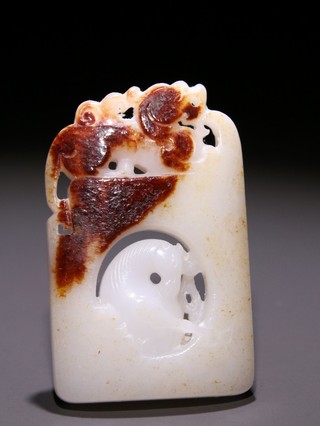 文玩核桃|旧藏 和田玉籽料龙马挂牌。