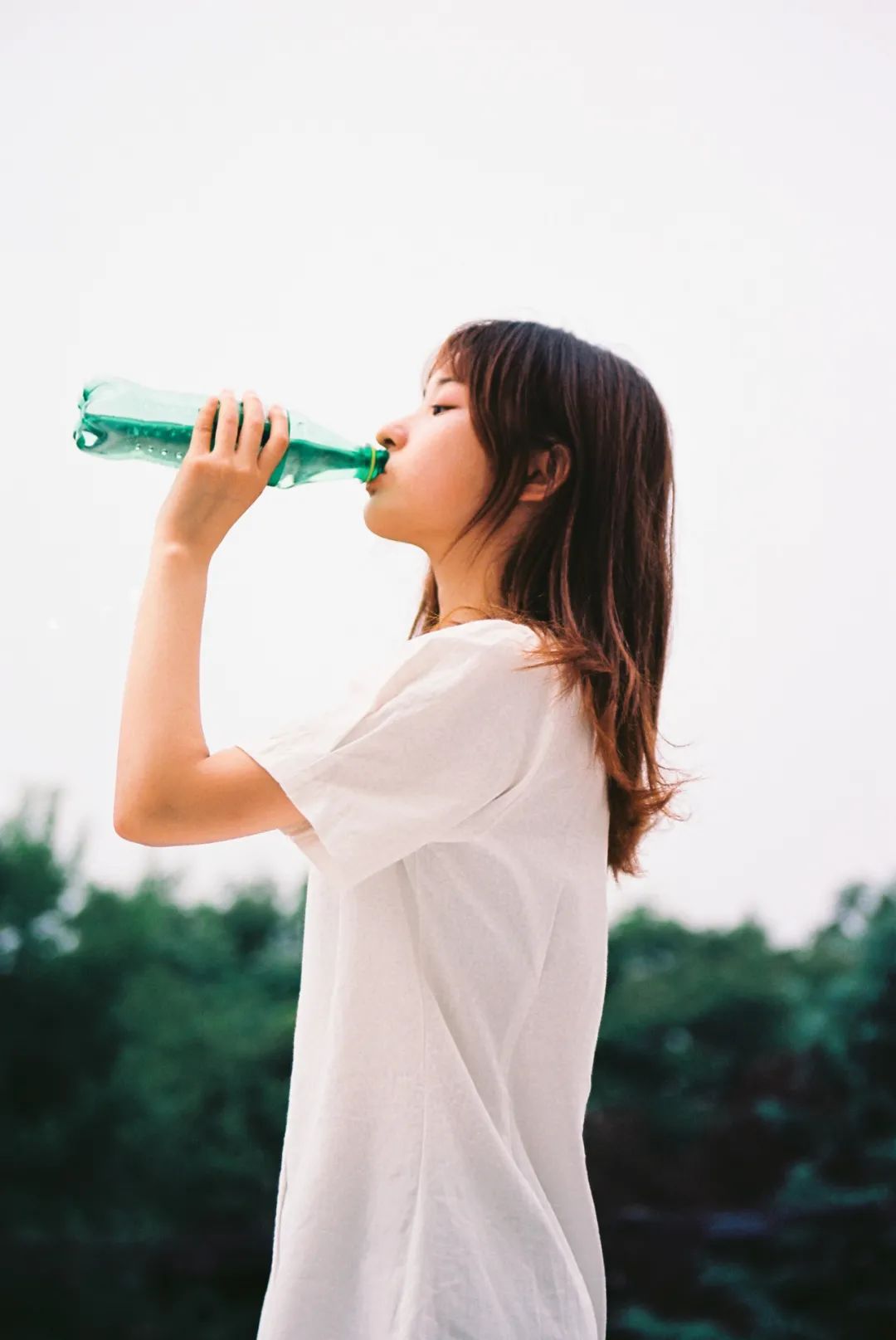 拒绝拍照尴尬，8个超实用的日常拍照技巧，get起来拍自然美照