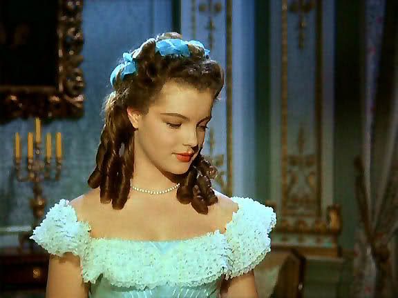 张纯烨|方脸溜肩宽眼距的罗密·施奈德为什么在《茜茜公主》里美得发光?