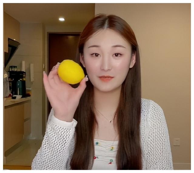 陈亚男|陈亚男妈妈更新视频，鼓励女儿寻求真爱，网友：榜一大哥等不及了