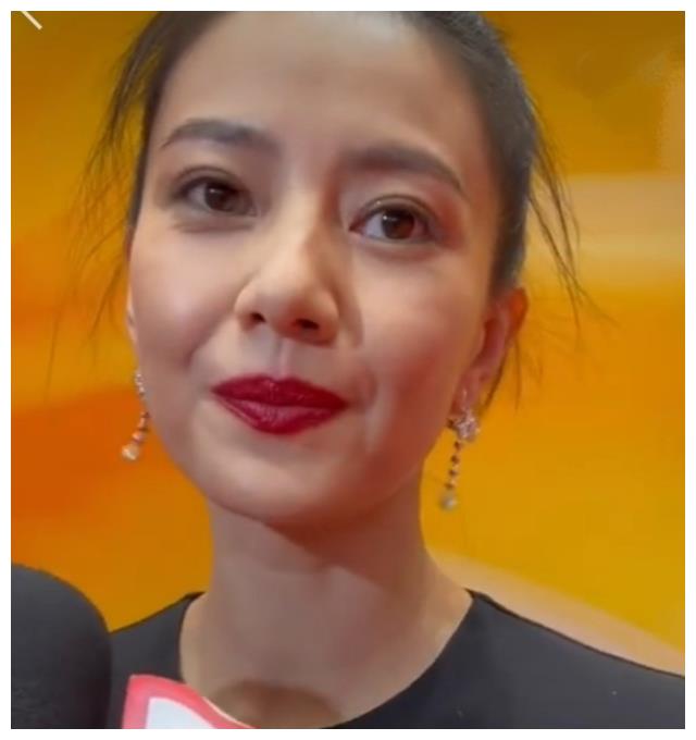 金鸡奖幕后：8位女星真实样貌曝光，高圆圆老态明显，杨颖痘痘肌